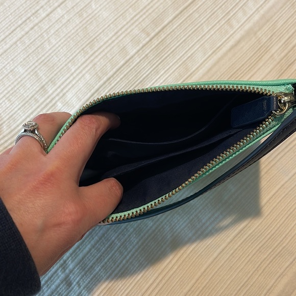 NWOT Banana Republic Synthetic Leather Clutch/Wristlet - Picture 9 of 10